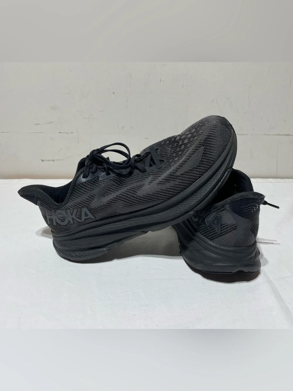 HOKA Clifton 9 Running Shoes Mens 9.5 2E Wide Triple Black 1132210 BBLC